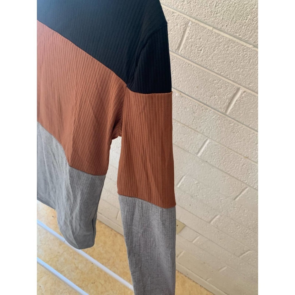 FINWANLO long sleeve ribbed color block top MEDIUM - Picture 6 of 10